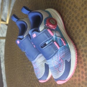 New Balance girls' sneakers tennis shoes size 12.5 US GUC